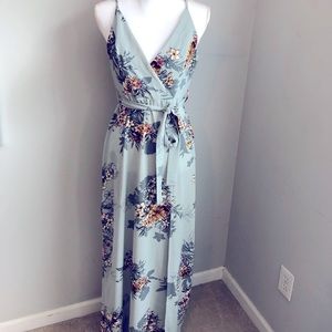 Long light blue floral dress by Iris 👗